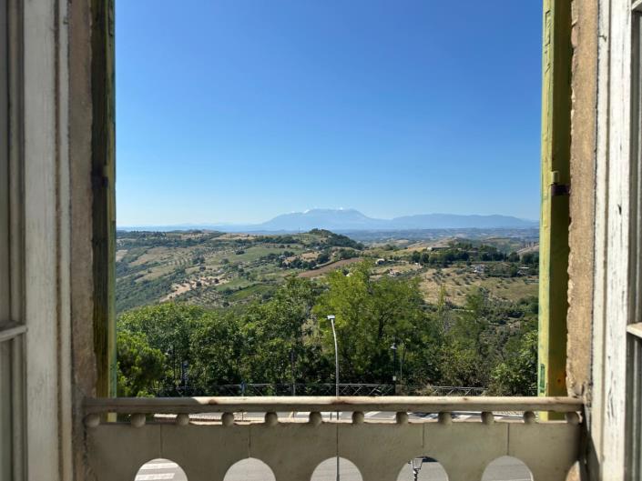 Image No.18-3 Bed Property for sale