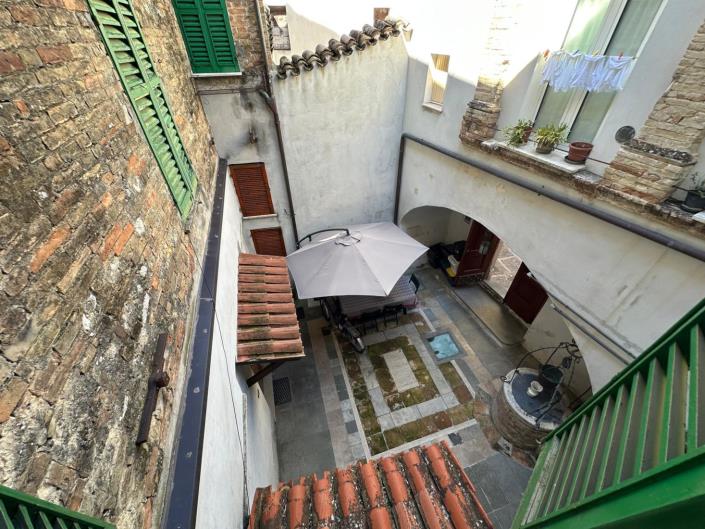 Image No.25-3 Bed Property for sale