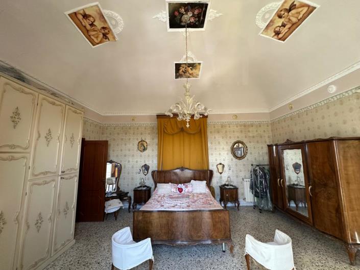 Image No.29-3 Bed Property for sale