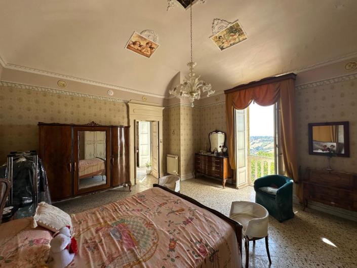 Image No.30-3 Bed Property for sale