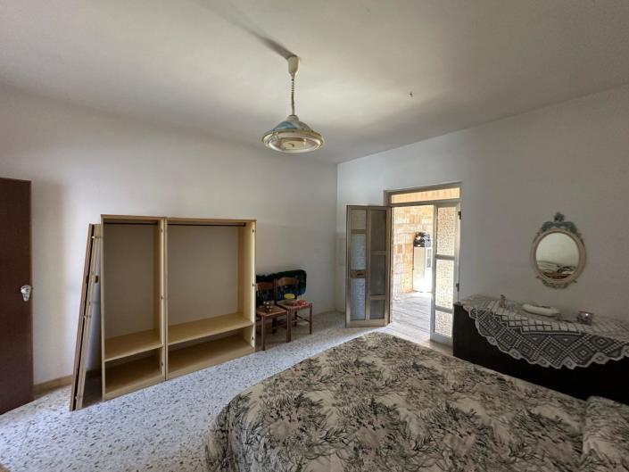 Image No.22-2 Bed House for sale