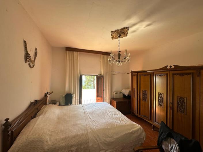 Image No.18-2 Bed Property for sale