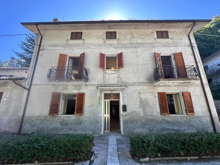 Image No.3-4 Bed Property for sale