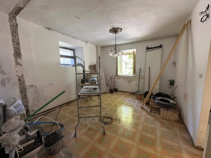 Image No.27-4 Bed Property for sale