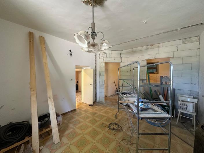 Image No.28-4 Bed Property for sale