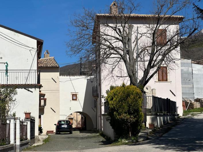 Image No.4-5 Bed Property for sale