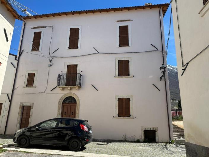 Image No.9-5 Bed Property for sale