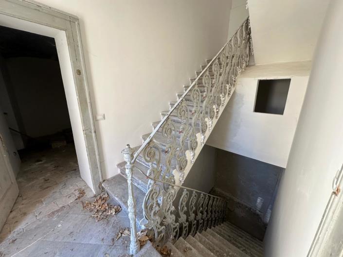 Image No.17-5 Bed Property for sale