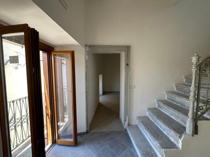 Image No.21-5 Bed Property for sale