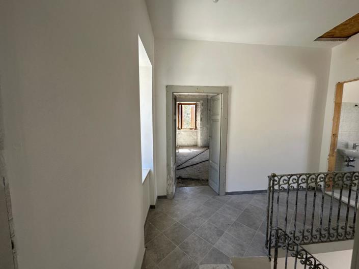 Image No.27-5 Bed Property for sale