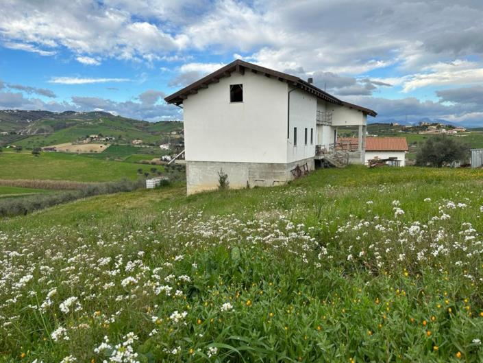 Image No.6-3 Bed Property for sale