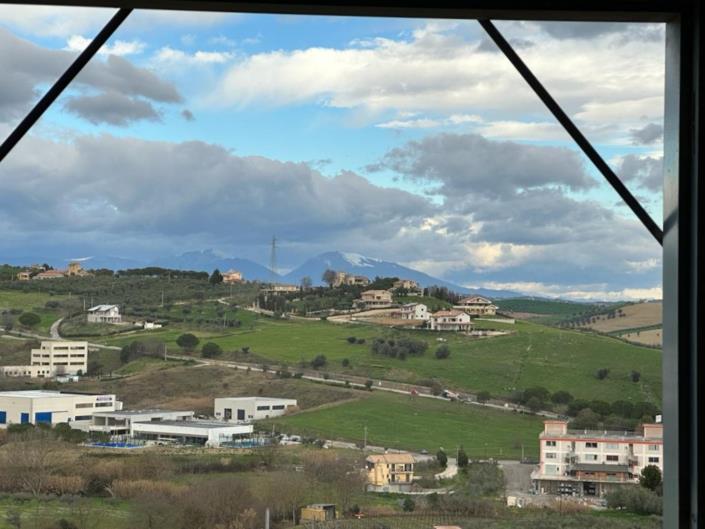 Image No.23-3 Bed Property for sale