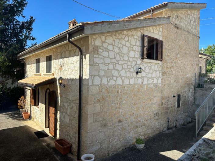 Image No.7-4 Bed Property for sale