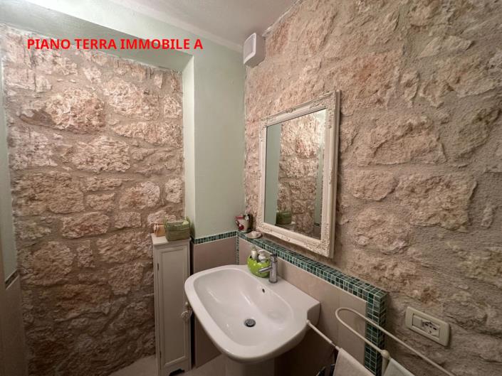 Image No.20-4 Bed Property for sale