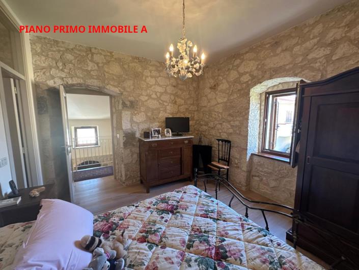 Image No.23-4 Bed Property for sale