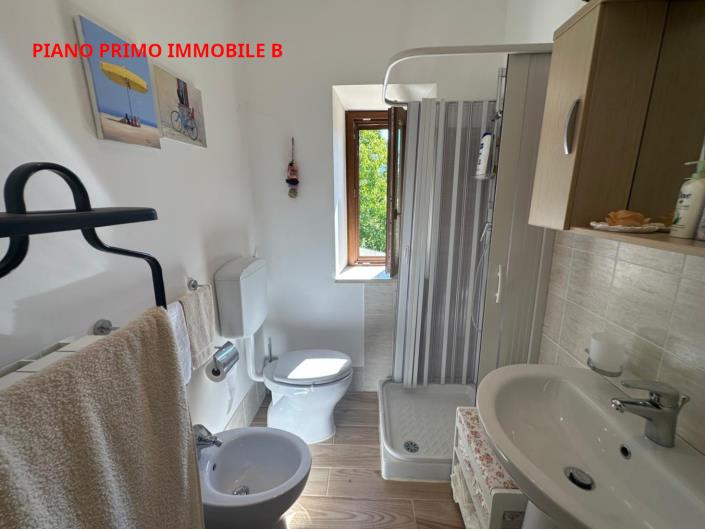 Image No.32-4 Bed Property for sale