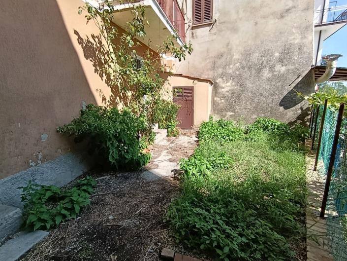 Image No.4-5 Bed Property for sale