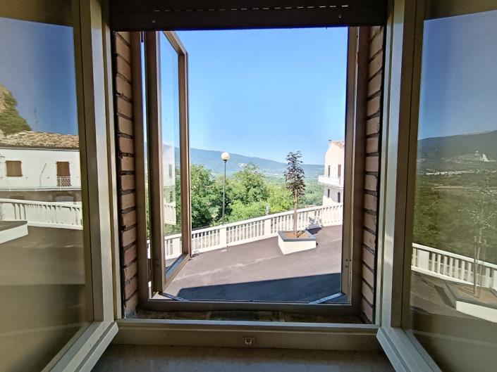 Image No.13-5 Bed Property for sale