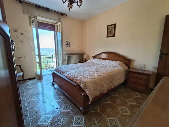 Image No.15-5 Bed Property for sale