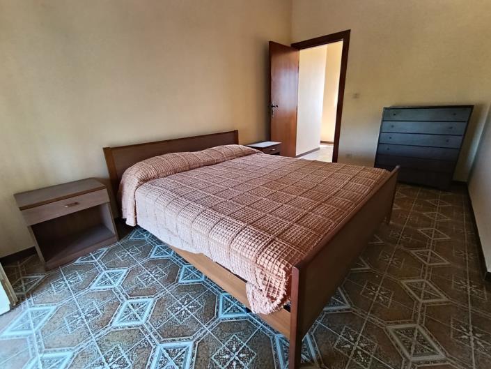 Image No.17-5 Bed Property for sale