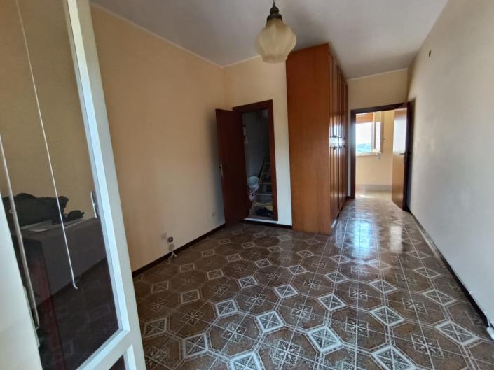 Image No.20-5 Bed Property for sale