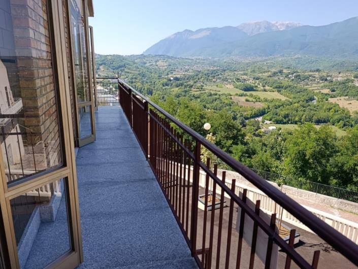 Image No.25-5 Bed Property for sale