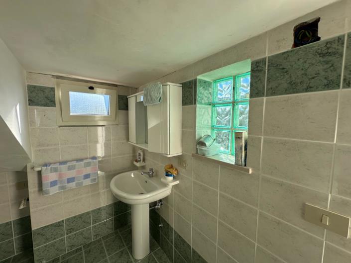 Image No.18-2 Bed Property for sale