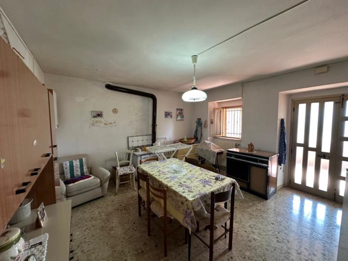 Image No.12-3 Bed Semi-Detached for sale