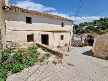 1111-village-house-for-sale-in-los-romanes-32