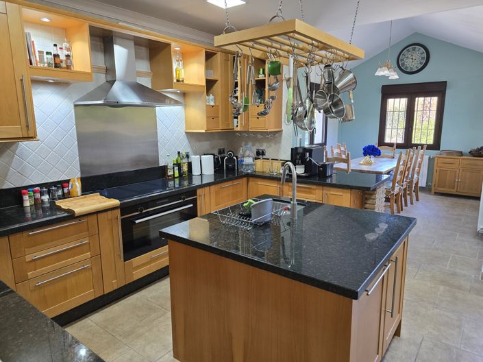 Image No.14-7 Bed Villa for sale