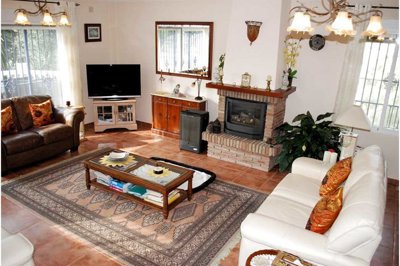 222-villa-for-sale-in-vinuela-6-large