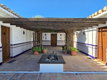 1395-villa-for-sale-in-canillas-de-aceituno-4