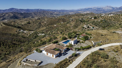 1395-villa-for-sale-in-canillas-de-aceituno-5