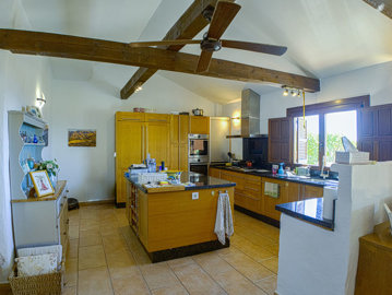 1395-villa-for-sale-in-canillas-de-aceituno-4