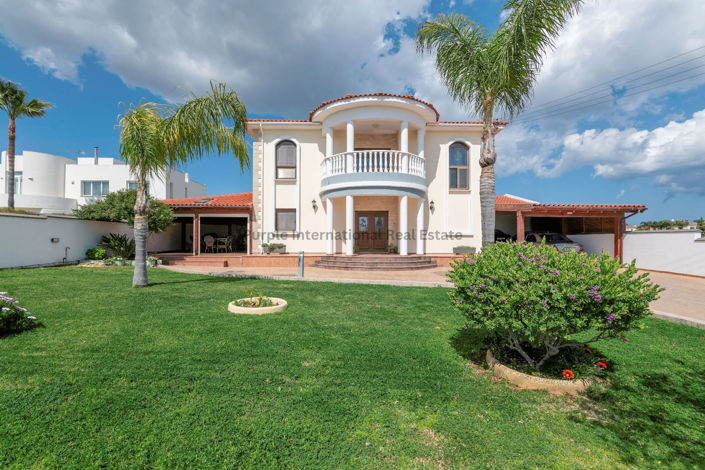 Image No.2-5 Bed Villa for sale