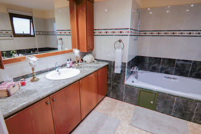 Image No.21-5 Bed Villa for sale