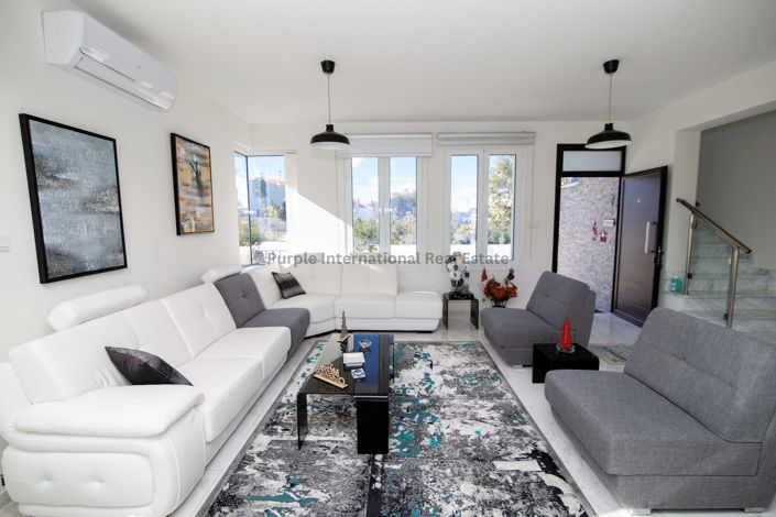 Image No.2-4 Bed Villa for sale