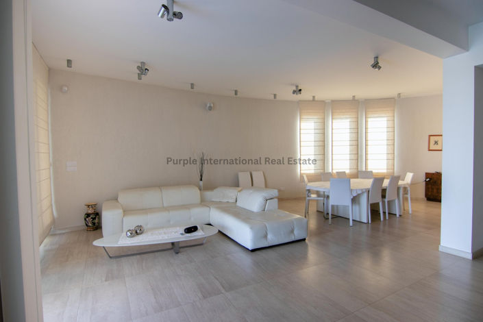 Image No.10-7 Bed Villa for sale