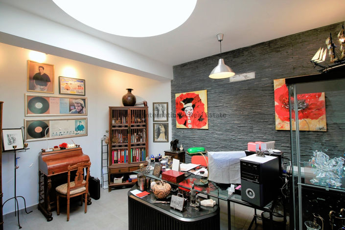 Image No.10-7 Bed Villa for sale