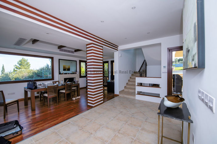 Image No.2-4 Bed Villa for sale