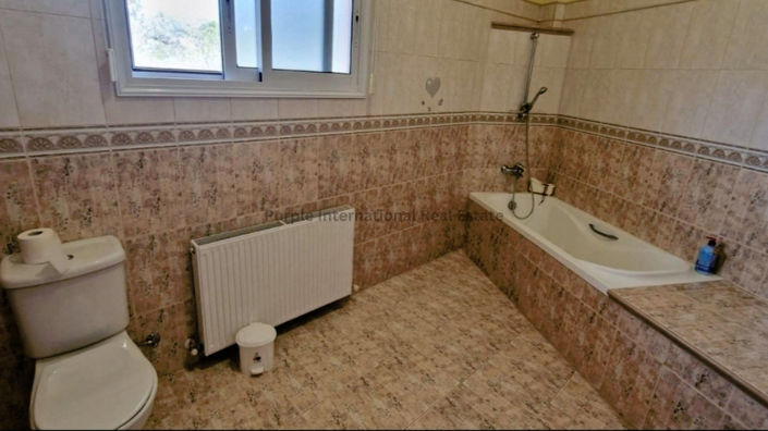 Image No.10-6 Bed Villa for sale