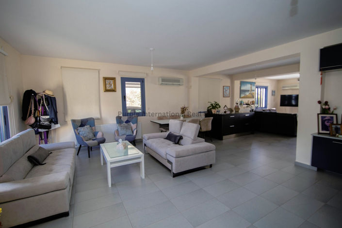 Image No.2-4 Bed Villa for sale