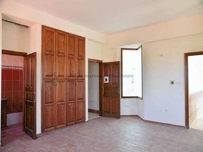 Image No.12-Villa de 5 chambres à vendre à Oroklini