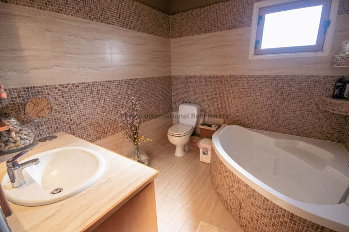 Image No.27-Villa de 5 chambres à vendre à Pervolia