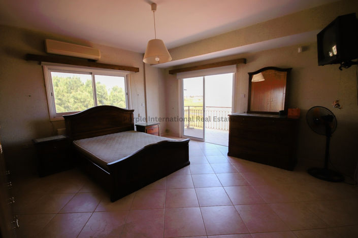 Image No.10-4 Bed Villa for sale