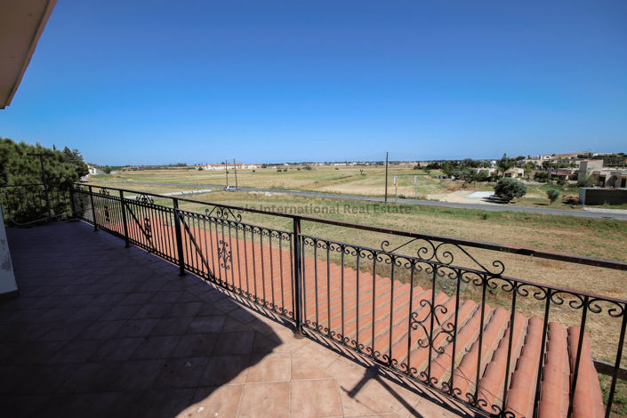 Image No.2-4 Bed Villa for sale