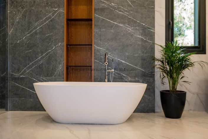 Image No.17-7 Bed Villa for sale