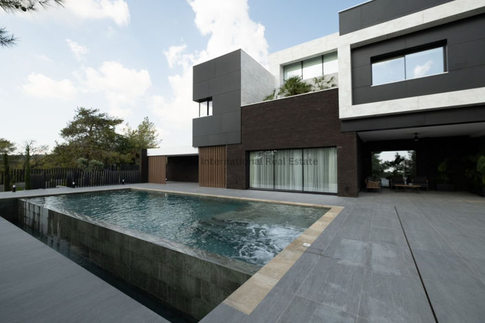 Image No.40-7 Bed Villa for sale