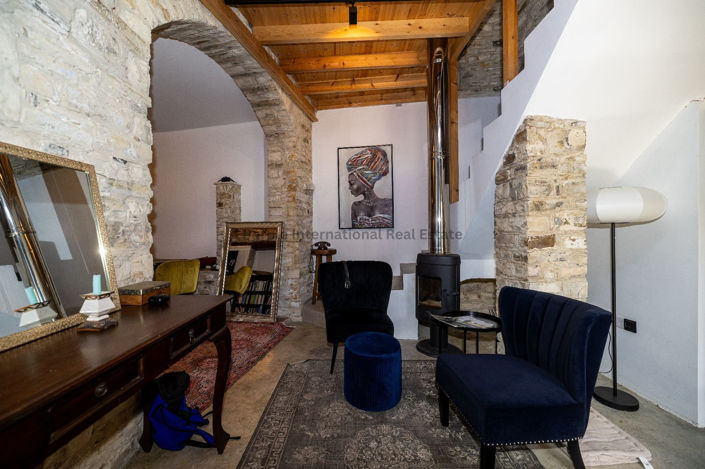 Image No.10-3 Bed House for sale