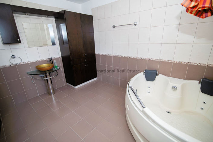 Image No.13-Villa de 7 chambres à vendre à Aradippou